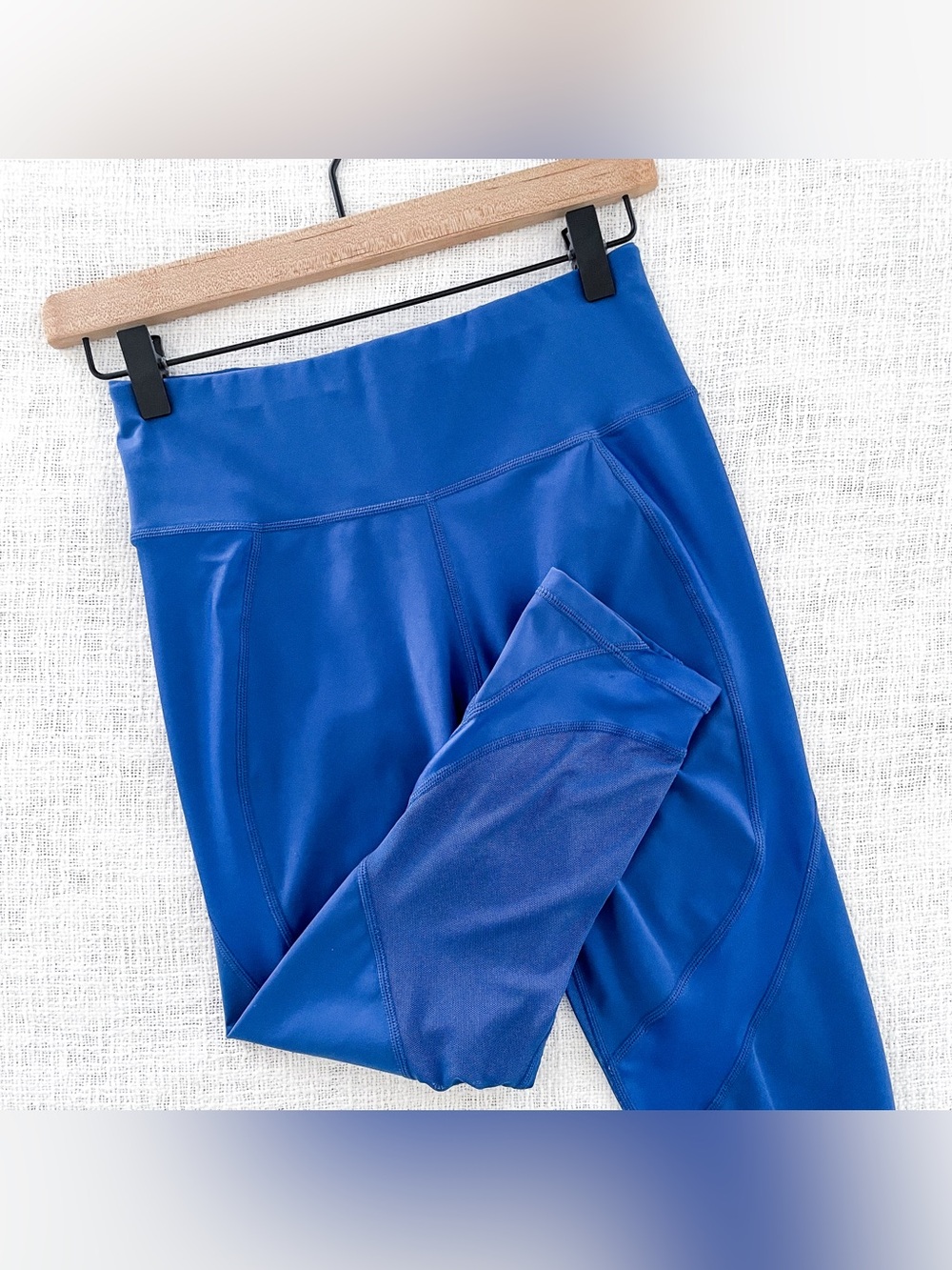 Sweaty Betty electric blue leggings.